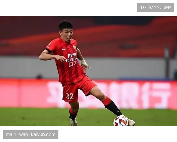 成都蓉城四后卫转型阵痛,中卫间距过大被反击轻松打穿 成都蓉城四后卫转型阵痛,中卫间距过大被反击轻松打穿